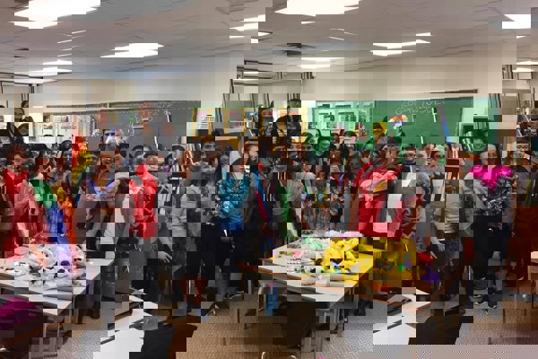 Trường Trung Học Frank Hurt Secondary School – Surrey, British Columbia, Canada