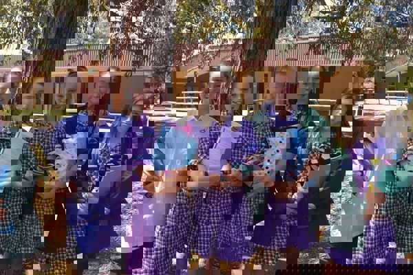 Trường Trung Học Fairhills High School - Victoria, Úc