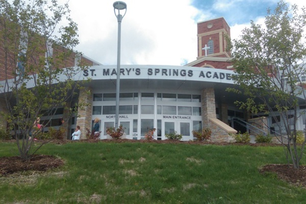 Wisconsin - Trường Trung Học St. Mary’s Springs Academy - USA