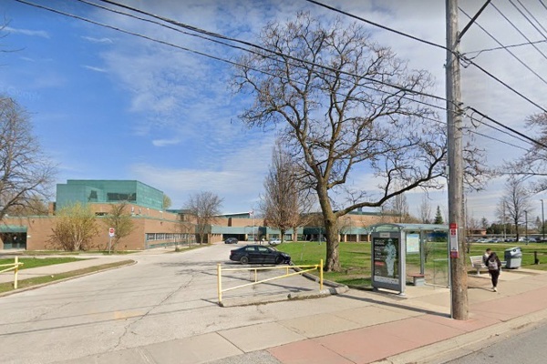 Trường Trung Học Bishop Allen Academy – Etobicoke, Ontario, Canada