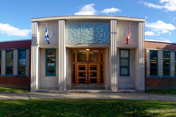 Trường Trung Học Saint-Lambert International High School – Saint-Lambert, Québec, Canada