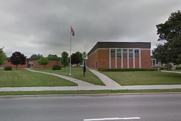 Trường Trung Học Blenheim District High School – Blenheim, Ontario, Canada