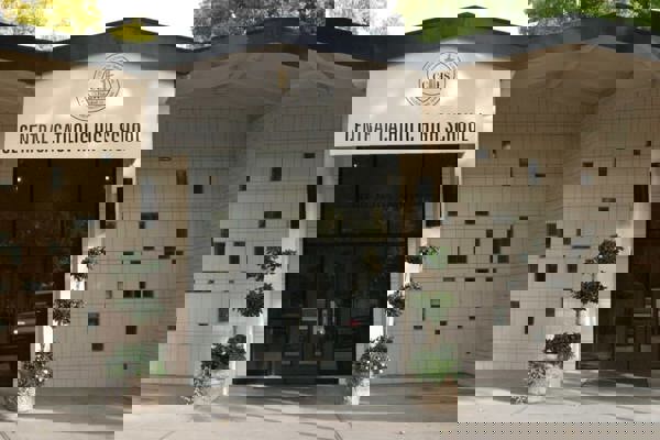 California - Trường Trung Học Central Catholic High School - USA