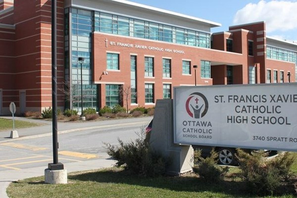 Trường Trung Học St. Francis Xavier High School – Gloucester, Ontario, Canada