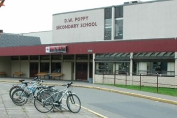 Trường Trung Học DW Poppy Secondary School - Langley, British Columbia, Canada
