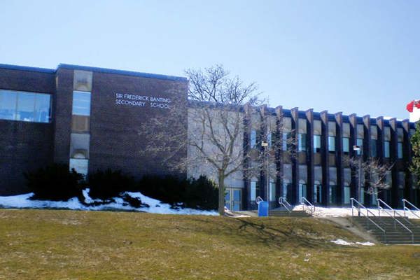 Trường Trung Học Sir Frederick Banting Secondary School - London, Ontario, Canada