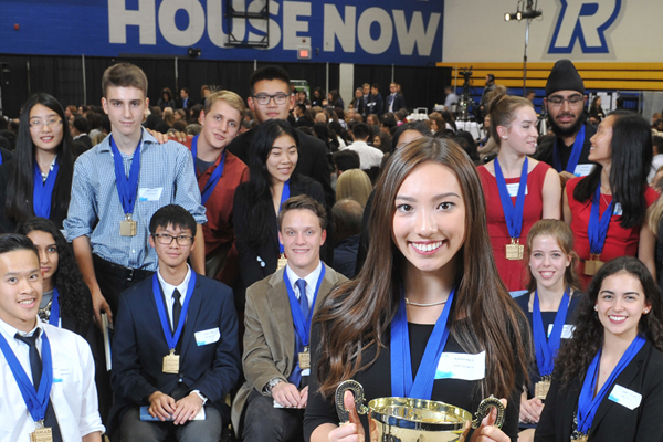 Trường Trung Học Holy Cross Catholic Secondary School – Kingston, Ontario, Canada