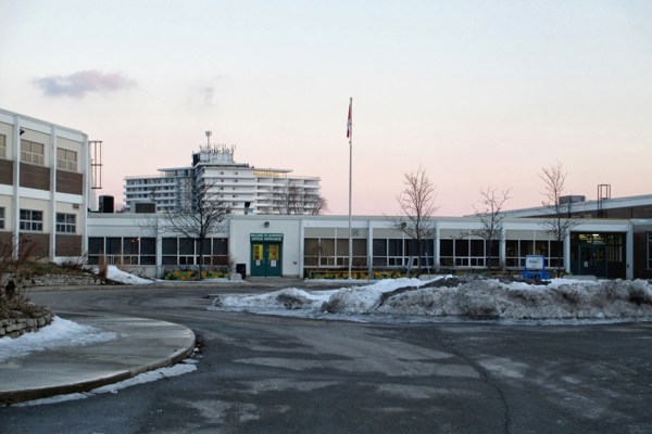 Trường Trung Học Aldershot High School – Burlington, Ontario, Canada