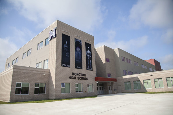 Trường Trung Học Moncton High School – Moncton, New Brunswick, Canada