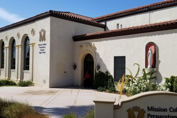 California - Trường Trung Học Mission College Preparatory Catholic High School - USA