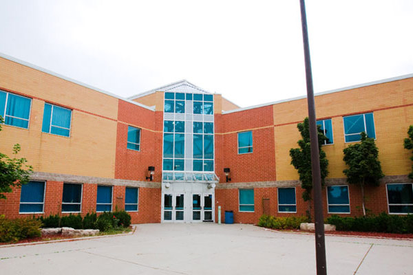 Trường Trung Học Robert F. Hall Catholic Secondary School – Caledon East, Ontario, Canada