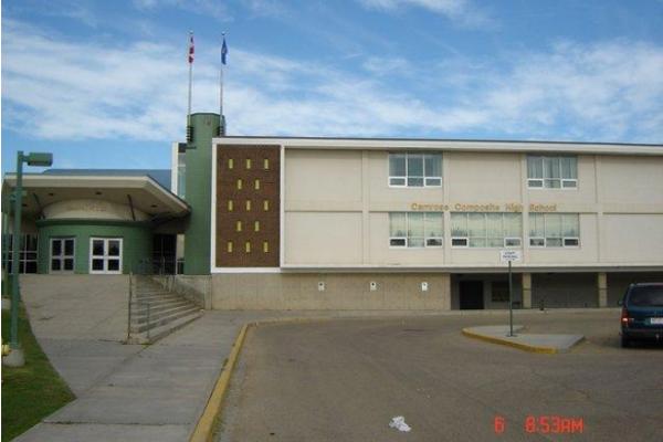 Trường Học École Camrose Composite High School – Camrose, Alberta, Canada