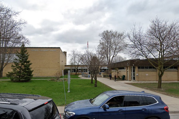 Trường Trung Học Thornhill Secondary School – Thornhill, Ontario, Canada