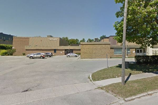 Trường Trung Học St. Mary Catholic High School – Brockville, Ontario, Canada