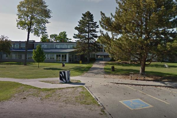 Trường Trung Học Stayner Collegiate Institute – Stayner, Ontario, Canada