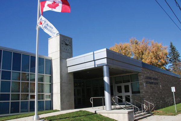 Trường Trung Học Listowel District Secondary School – Listowel, Ontario, Canada