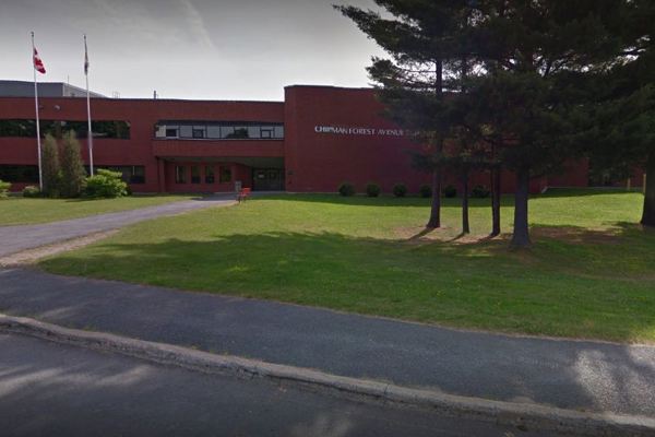 Trường Trung Học Chipman Forest Avenue School – New Brunswick, Canada