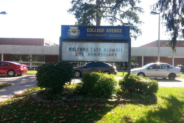 Trường Trung Học College Avenue Secondary School – St. Thomas, Canada