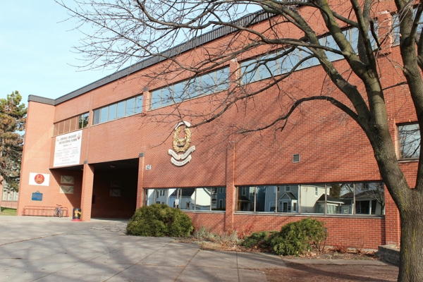 Trường Trung Học St Lawrence Secondarry School – Cornwall, Ontario, Canada