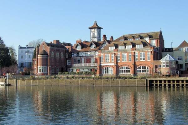 Trường Trung Học Tư Thục St James College - Queensland, Úc