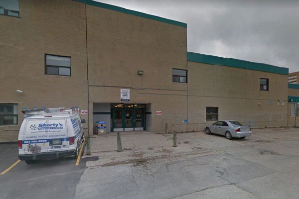 Trường Trung Học Vincent Massey Collegiate – Winnipeg, Manitoba, Canada