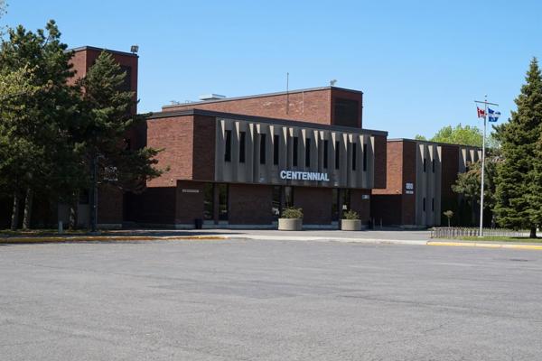 Trường Trung Học Centennial Regional High School – Greenfield Park, Québec, Canada