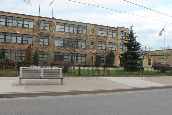 Trường Trung Học Neil McNeil High School – Scarborough, Ontario, Canada