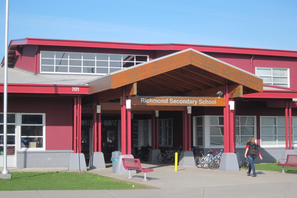 Trường Trung Học ​ Richmond Secondary School – Richmond, British Columbia, Canada