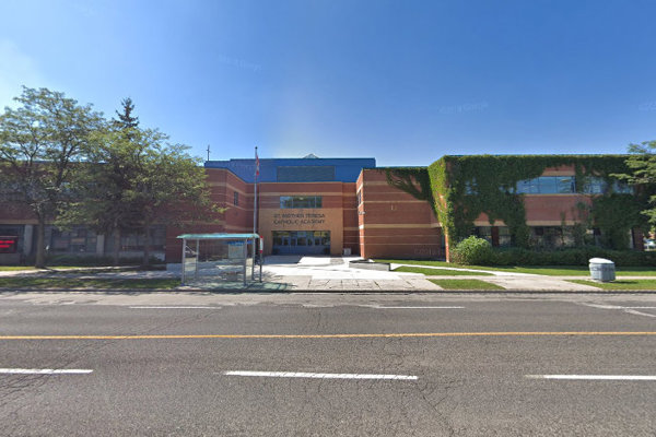 Trường Trung Học St. Mother Teresa Catholic Academy – Scarborough, Ontario, Canada