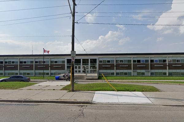 Trường Trung Học Huron Heights Secondary School – Newmarket, Ontario, Canada