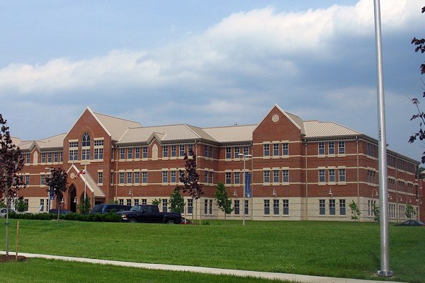 Maryland - Trường Trung Học Our Lady of Good Counsel High School - USA