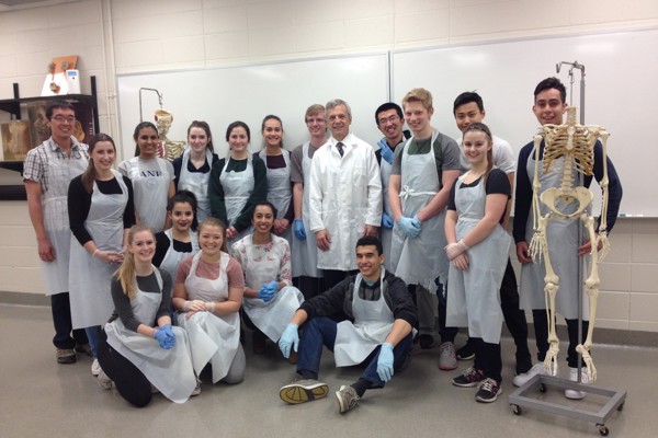 Trường Trung Học Robert Thirsk High School - Calgary, Alberta, Canada