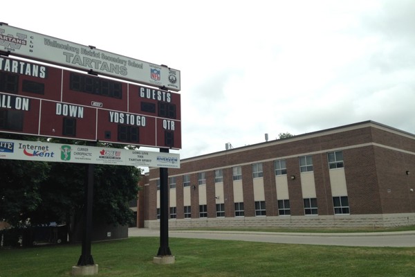 Trường Trung Học Wallaceburg District High School – Wallaceburg, Ontario, Canada