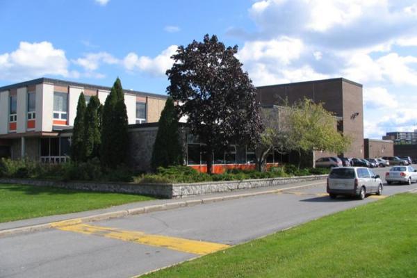 Trường Trung Học Brookfield High School – Ottawa, Ontario, Canada
