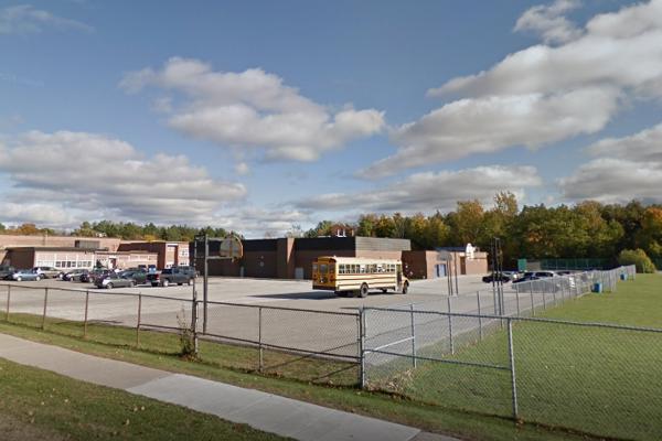 Trường Trung Học Georgian Bay District Secondary School – Midland, Ontario, Canada