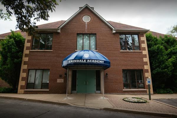 Trường Trung Học Erindale Academy – Mississauga, Ontario, Canada