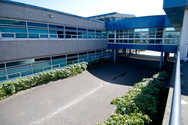 Trường Trung Học ​North Surrey Secondary School – Surrey, British Columbia, Canada