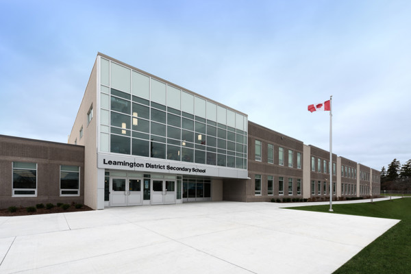 Trường Trung Học Leamington District Secondary School – Leamington, Ontario, Canada