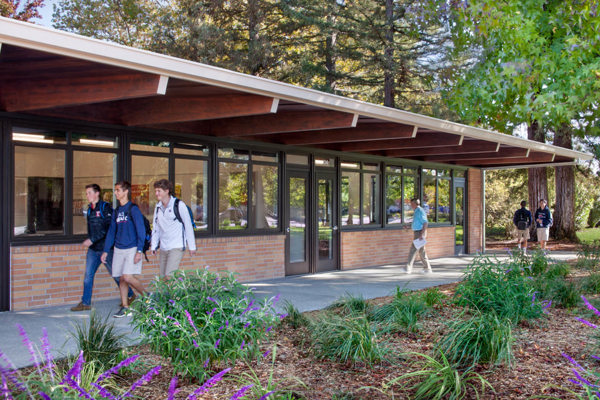 California - Trường Trung Học Justin-Siena High School - USA