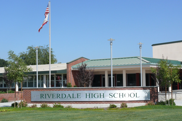 Trường Trung Học Riverdale High School – Pierrefonds, Quebec, Canada