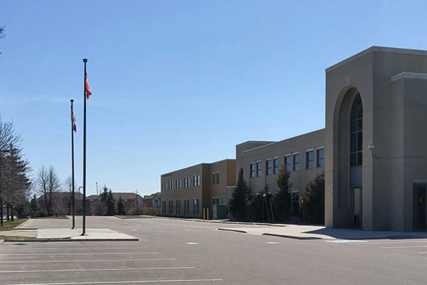 Trường Trung Học St. Mary Catholic Secondary School– Pickering, Ontario, Canada