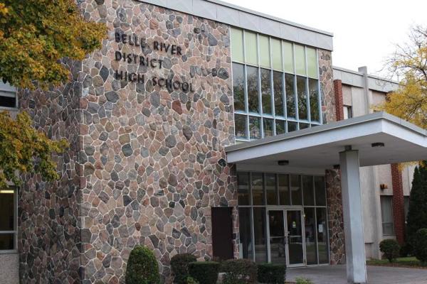 Trường Trung Học Belle River District High School – Belle River, Ontario, Canada