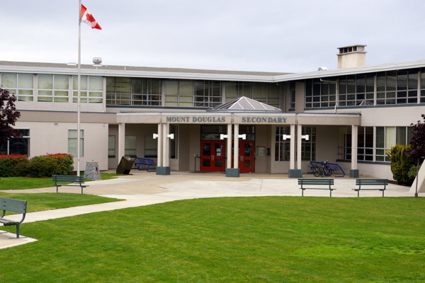 Trường Trung Học Mount Douglas - Saanich, British Colombia, Canada