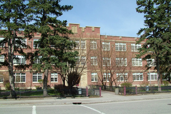 Trường Trung Học Crescent Heights High School - Calgary, Alberta, Canada