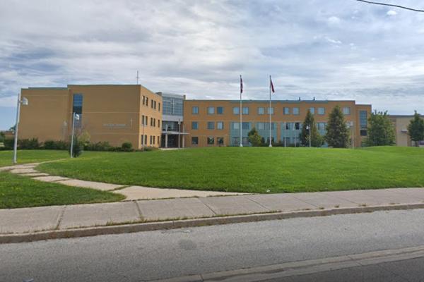 Trường Trung Học Notre Dame Catholic Secondary School – Ajax, Ontario, Canada